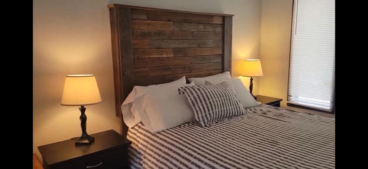 Rock Creek Mercantile & Motel Clinton Ngoại thất bức ảnh